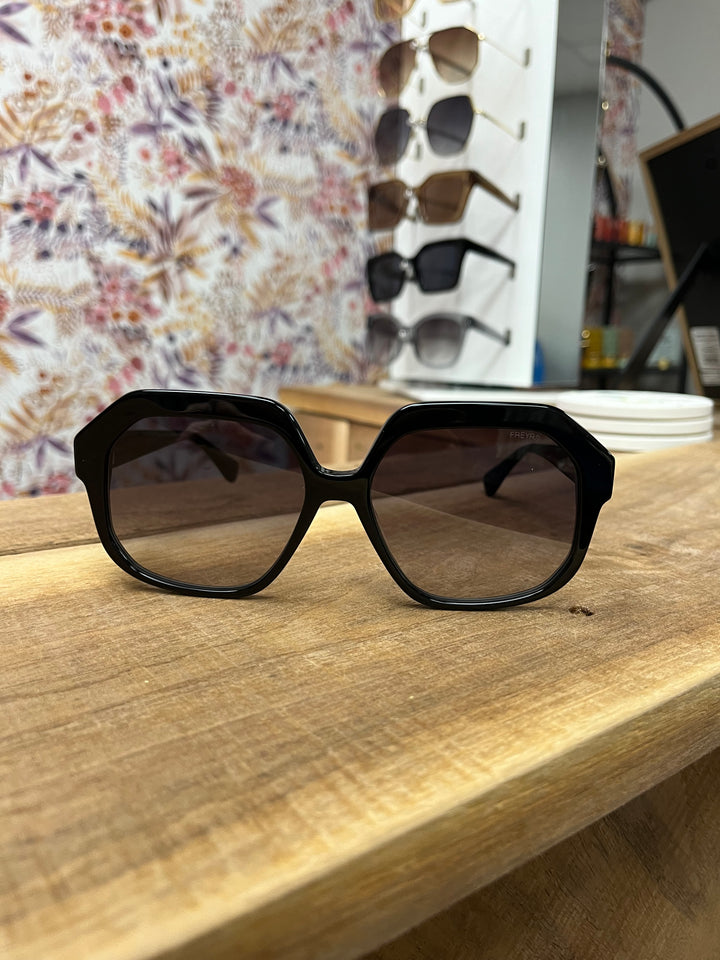 Black oversized sunglasses with 100% UV lense