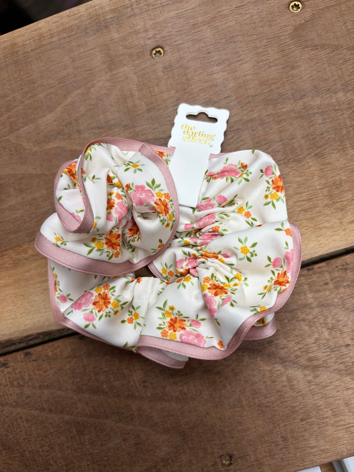 Hair Scrunchie – Endless Daydream Cream