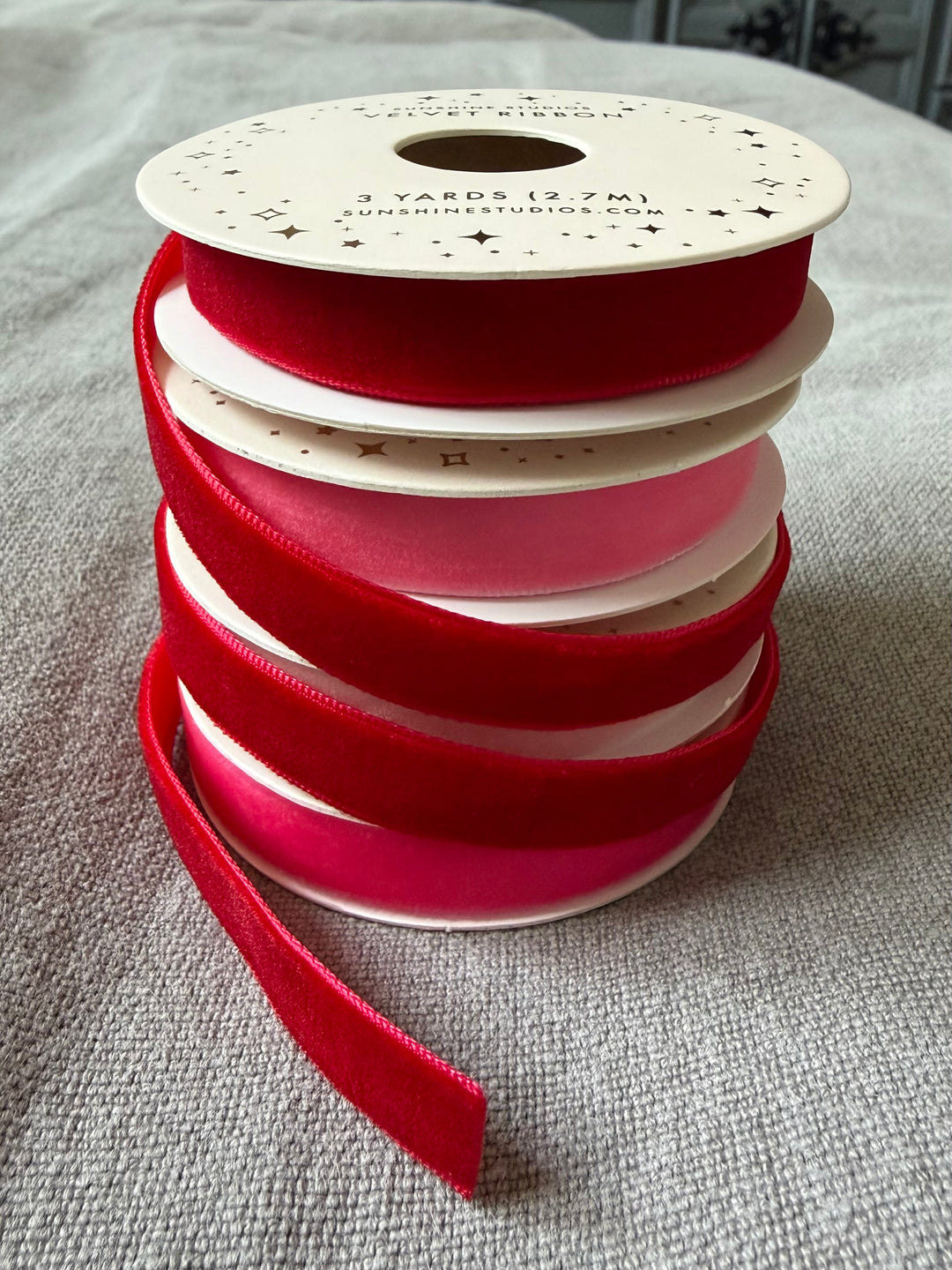 Velvet ribbon in red and shades of pink