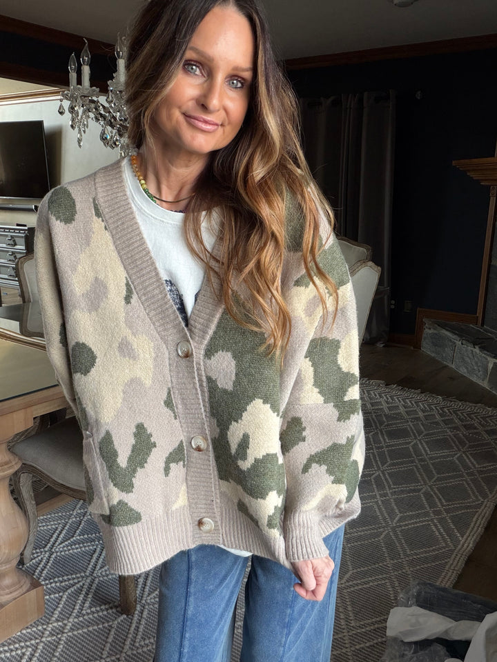 Oversized camouflage sweater cardigan